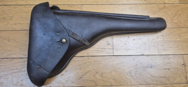 Très bel étui pour pistolet Luger P08 long dit d'artillerie - Fabrication Maury & CO (?)à Offenbach am Main en 1915 - Étui du 1er type modifié second type - Beaux cuir en TBE et souple - Étui noir bruni post septembre 1915 - Nominatif et Attribué au F.A.R 25 en 1915 aussi - Pièce superbe en TBE+ – Image 2