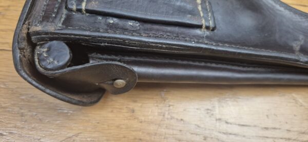 Très bel étui pour pistolet Luger P08 long dit d'artillerie - Fabrication Maury & CO (?)à Offenbach am Main en 1915 - Étui du 1er type modifié second type - Beaux cuir en TBE et souple - Étui noir bruni post septembre 1915 - Nominatif et Attribué au F.A.R 25 en 1915 aussi - Pièce superbe en TBE+ – Image 9