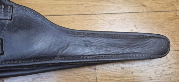 Très bel étui pour pistolet Luger P08 long dit d'artillerie - Fabrication Maury & CO (?)à Offenbach am Main en 1915 - Étui du 1er type modifié second type - Beaux cuir en TBE et souple - Étui noir bruni post septembre 1915 - Nominatif et Attribué au F.A.R 25 en 1915 aussi - Pièce superbe en TBE+ – Image 10