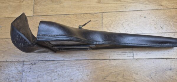 Très bel étui pour pistolet Luger P08 long dit d'artillerie - Fabrication Maury & CO (?)à Offenbach am Main en 1915 - Étui du 1er type modifié second type - Beaux cuir en TBE et souple - Étui noir bruni post septembre 1915 - Nominatif et Attribué au F.A.R 25 en 1915 aussi - Pièce superbe en TBE+ – Image 13