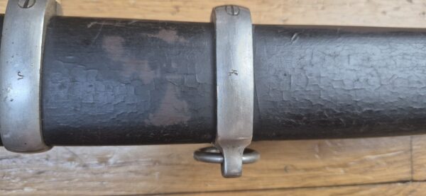 Très belle shashka "cosaque" soviétique du modèle 1927- Rarissime arme de troupe à garnitures blanches nickelées (et non laiton) pour le NKVD - Lame réglementaire à gorge unique et talon profond droit- Arsenal de Zlatoust en 1936 - Poinçons de réception homogènes - fourreau conforme et d'origine modèle troupe - TBE+ – Image 22