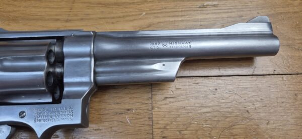 Très beau et peu courant revolver Smith&Wesson Modèle 28-2 dit "Highway Patrolman" - Arme des motards autoroutiers des années 60-80 - Calibre 357mag / 38sp - Arme de 1979 - Rare finition nickel satiné - Qualité "Pinned and Recessed" - Très bon état mécanique et esthétique - Excellent canon 6 pouces - TBE+ – Image 7