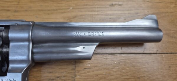 Très beau et peu courant revolver Smith&Wesson Modèle 28-2 dit "Highway Patrolman" - Arme des motards autoroutiers des années 60-80 - Calibre 357mag / 38sp - Arme de 1979 - Rare finition nickel satiné - Qualité "Pinned and Recessed" - Très bon état mécanique et esthétique - Excellent canon 6 pouces - TBE+ – Image 8