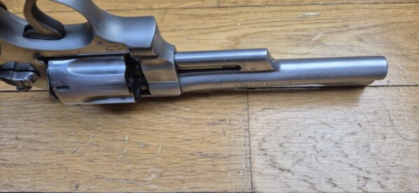 Très beau et peu courant revolver Smith&Wesson Modèle 28-2 dit "Highway Patrolman" - Arme des motards autoroutiers des années 60-80 - Calibre 357mag / 38sp - Arme de 1979 - Rare finition nickel satiné - Qualité "Pinned and Recessed" - Très bon état mécanique et esthétique - Excellent canon 6 pouces - TBE+ – Image 11