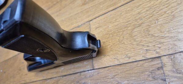 Beau Pistolet Mauser Modèle HSC - Rare fabrication Mauser sous Occupation Srançaise - En 7,65mm et huit coups - 1945 - Au moins aussi rare étui fantaisie d'origine - Très bel état esthétique et mécanique - TBE+/ TBE++ – Image 7
