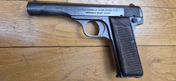 Beau Pistolet Browning Mod.10/22 - 7,65mm Browning - Fabrication Herstal saisie par l'armée allemande - Vers 1942 / 44 - Nombreux Waffenamt - Très bon fonctionnement - Rare étui police - TBE – Image 2