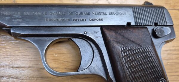 Beau Pistolet Browning Mod.10/22 - 7,65mm Browning - Fabrication Herstal saisie par l'armée allemande - Vers 1942 / 44 - Nombreux Waffenamt - Très bon fonctionnement - Rare étui police - TBE – Image 5