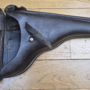Très bel étui pour pistolet Luger P08 long dit d'artillerie - Fabrication Maury & CO (?)à Offenbach am Main en 1915 - Étui du 1er type modifié second type - Beaux cuir en TBE et souple - Étui noir bruni post septembre 1915 - Nominatif et Attribué au F.A.R 25 en 1915 aussi - Pièce superbe en TBE+