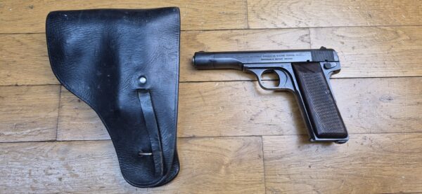 Beau Pistolet Browning Mod.10/22 - 7,65mm Browning - Fabrication Herstal saisie par l'armée allemande - Vers 1942 / 44 - Nombreux Waffenamt - Très bon fonctionnement - Rare étui police - TBE