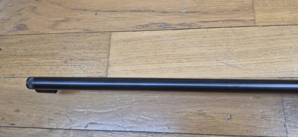 Carabine Albrecht Kind (et pas King comme souvent entendu ou lu !) - Arme monocoup 22 Lr - Équivalente de nos "La Française" - Arme d’initiation ultra légère pour du fun au stand ou dans le jardin - Très beaux bois en dépit d'un manque de cirage/huilage - Rail 11mm et canon fileté avec sa bague de protection - Détente réglable - TBE+ – Image 14