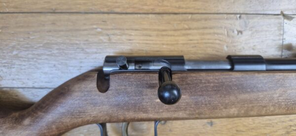 Carabine Albrecht Kind (et pas King comme souvent entendu ou lu !) - Arme monocoup 22 Lr - Équivalente de nos "La Française" - Arme d’initiation ultra légère pour du fun au stand ou dans le jardin - Très beaux bois en dépit d'un manque de cirage/huilage - Rail 11mm et canon fileté avec sa bague de protection - Détente réglable - TBE+ – Image 18