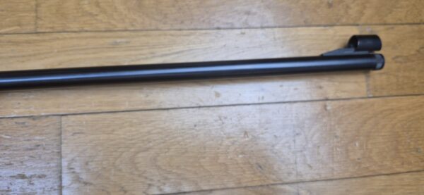 Carabine Albrecht Kind (et pas King comme souvent entendu ou lu !) - Arme monocoup 22 Lr - Équivalente de nos "La Française" - Arme d’initiation ultra légère pour du fun au stand ou dans le jardin - Très beaux bois en dépit d'un manque de cirage/huilage - Rail 11mm et canon fileté avec sa bague de protection - Détente réglable - TBE+ – Image 21