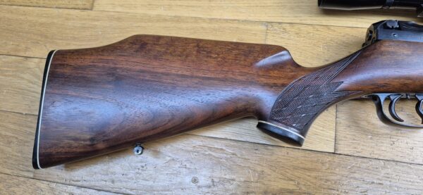 Superbe carabine de chasse Mauser 66 S - Calibre 7x64 -  Noyer veiné de haute qualité -  Inserts ébène et os  - Quadrillage manuel - Stetcher à l'allemande (deux détentes) - Lunette AKAH 6 x 42 / 46 à corps acier en réticule N°1 - TBE / TBE+ – Image 3