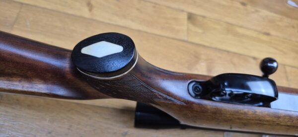 Superbe carabine de chasse Mauser 66 S - Calibre 7x64 -  Noyer veiné de haute qualité -  Inserts ébène et os  - Quadrillage manuel - Stetcher à l'allemande (deux détentes) - Lunette AKAH 6 x 42 / 46 à corps acier en réticule N°1 - TBE / TBE+ – Image 13