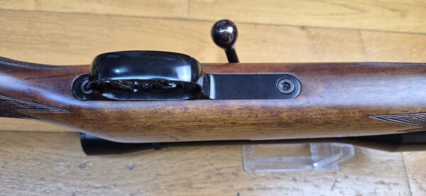Superbe carabine de chasse Mauser 66 S - Calibre 7x64 -  Noyer veiné de haute qualité -  Inserts ébène et os  - Quadrillage manuel - Stetcher à l'allemande (deux détentes) - Lunette AKAH 6 x 42 / 46 à corps acier en réticule N°1 - TBE / TBE+ – Image 14