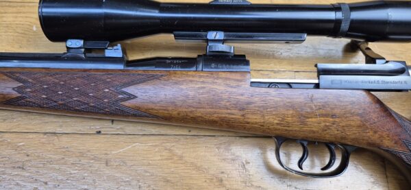 Superbe carabine de chasse Mauser 66 S - Calibre 7x64 -  Noyer veiné de haute qualité -  Inserts ébène et os  - Quadrillage manuel - Stetcher à l'allemande (deux détentes) - Lunette AKAH 6 x 42 / 46 à corps acier en réticule N°1 - TBE / TBE+ – Image 29