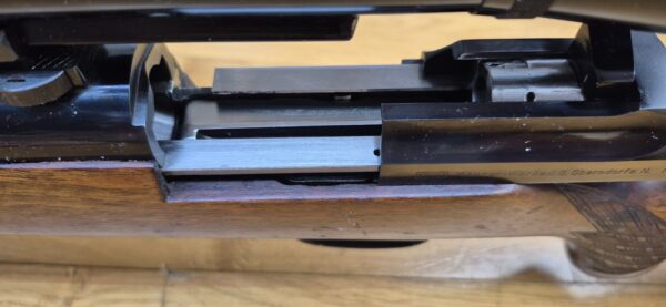 Superbe carabine de chasse Mauser 66 S - Calibre 7x64 -  Noyer veiné de haute qualité -  Inserts ébène et os  - Quadrillage manuel - Stetcher à l'allemande (deux détentes) - Lunette AKAH 6 x 42 / 46 à corps acier en réticule N°1 - TBE / TBE+ – Image 31