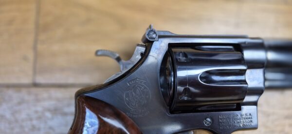 Un autre ! Terreur des ours ! – Revolver Smith & Wesson M29-2 – Cal .44Mag - Rare canon 8' 3/8 pouces – Le plus long du catalogue ! – Finition bronzée hors pair - Arme de 1976 – Mécanique époustouflante et introuvable aujourd'hui – Mythe cinématographique autant qu'armurier! - TBE++! – Image 5