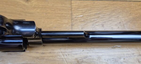 Un autre ! Terreur des ours ! – Revolver Smith & Wesson M29-2 – Cal .44Mag - Rare canon 8' 3/8 pouces – Le plus long du catalogue ! – Finition bronzée hors pair - Arme de 1976 – Mécanique époustouflante et introuvable aujourd'hui – Mythe cinématographique autant qu'armurier! - TBE++! – Image 14