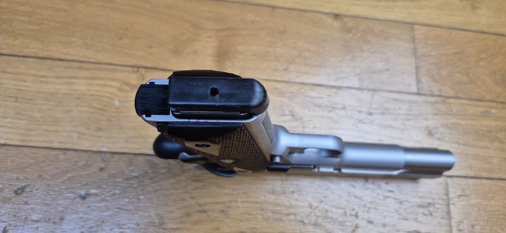 Très beau 1911 par Smith & Wesson - En 45acp et 8 coups - 100% acier Inox (pas de plastoc!) - Usinages Smith! - Très bon état mécanique et esthétique - Boite d'origine - TBE+ – Image 9