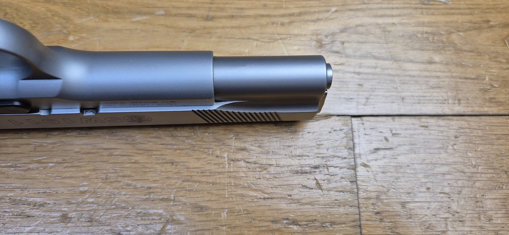 Très beau 1911 par Smith & Wesson - En 45acp et 8 coups - 100% acier Inox (pas de plastoc!) - Usinages Smith! - Très bon état mécanique et esthétique - Boite d'origine - TBE+ – Image 12
