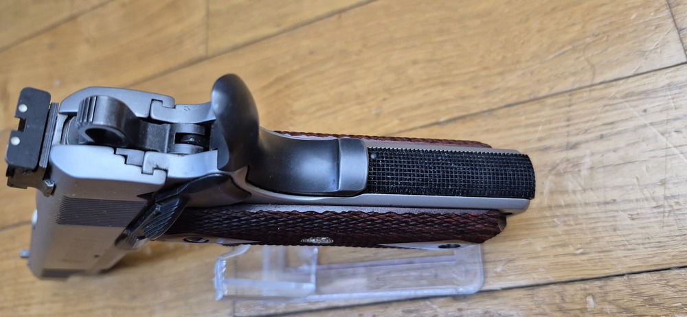 Très beau 1911 par Smith & Wesson - En 45acp et 8 coups - 100% acier Inox (pas de plastoc!) - Usinages Smith! - Très bon état mécanique et esthétique - Boite d'origine - TBE+ – Image 13