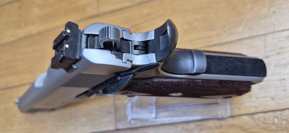 Très beau 1911 par Smith & Wesson - En 45acp et 8 coups - 100% acier Inox (pas de plastoc!) - Usinages Smith! - Très bon état mécanique et esthétique - Boite d'origine - TBE+ – Image 15