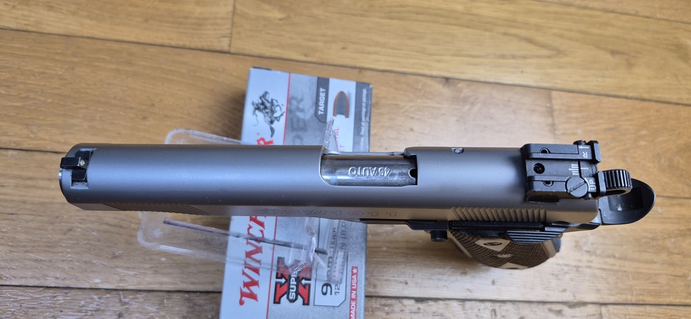 Très beau 1911 par Smith & Wesson - En 45acp et 8 coups - 100% acier Inox (pas de plastoc!) - Usinages Smith! - Très bon état mécanique et esthétique - Boite d'origine - TBE+ – Image 17