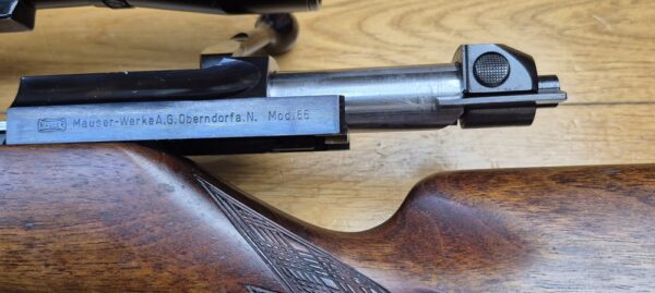 Superbe carabine de chasse Mauser 66 S - Calibre 7x64 -  Noyer veiné de haute qualité -  Inserts ébène et os  - Quadrillage manuel - Stetcher à l'allemande (deux détentes) - Lunette AKAH 6 x 42 / 46 à corps acier en réticule N°1 - TBE / TBE+