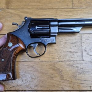 Un autre ! Terreur des ours ! – Revolver Smith & Wesson M29-2 – Cal .44Mag - Rare canon 8' 3/8 pouces – Le plus long du catalogue ! – Finition bronzée hors pair - Arme de 1976 – Mécanique époustouflante et introuvable aujourd'hui – Mythe cinématographique autant qu'armurier! - TBE++!