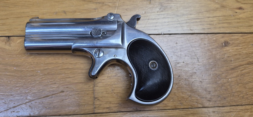 Iconique pistolet double Derringer Remington M95 - Cal 41 annulaire dit .41RF - peu courant et recherché Type I tardif - L'arme des saloons de 1870/1880 ! - Très belle finition nickelée d'origine - Excellent état mécanique - Bons canons - Éjection parfaite - Plaquettes ébonite en très bon état - 14.000 exemplaires seulement ! - Un "joker" dans la manche d'un As en excellent état - TBE+/TBE++ – Image 2