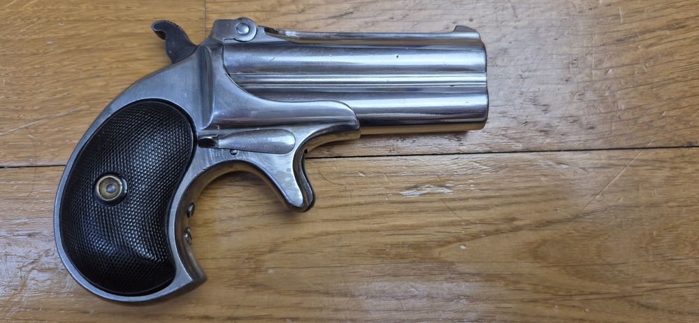 Iconique pistolet double Derringer Remington M95 - Cal 41 annulaire dit .41RF - peu courant et recherché Type I tardif - L'arme des saloons de 1870/1880 ! - Très belle finition nickelée d'origine - Excellent état mécanique - Bons canons - Éjection parfaite - Plaquettes ébonite en très bon état - 14.000 exemplaires seulement ! - Un "joker" dans la manche d'un As en excellent état - TBE+/TBE++ – Image 13