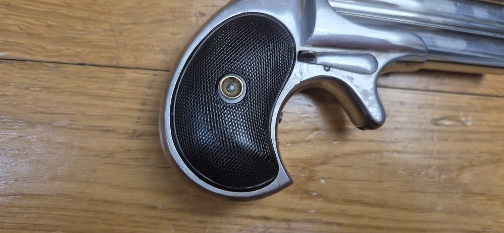Iconique pistolet double Derringer Remington M95 - Cal 41 annulaire dit .41RF - peu courant et recherché Type I tardif - L'arme des saloons de 1870/1880 ! - Très belle finition nickelée d'origine - Excellent état mécanique - Bons canons - Éjection parfaite - Plaquettes ébonite en très bon état - 14.000 exemplaires seulement ! - Un "joker" dans la manche d'un As en excellent état - TBE+/TBE++ – Image 14