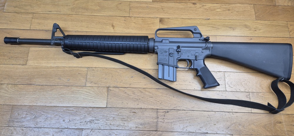 Très belle carabine Colt AR15 A2 Modèle Sporter II - Calibre 222 rem. - Fabrication 100% Colt vers 1985 - Entre la M16 A1 et la M16 A2 dans l'arbre généalogique Colt - Excellente arme de stand de qualité pour les fans de la plateforme AR15 - TBE++ – Image 2