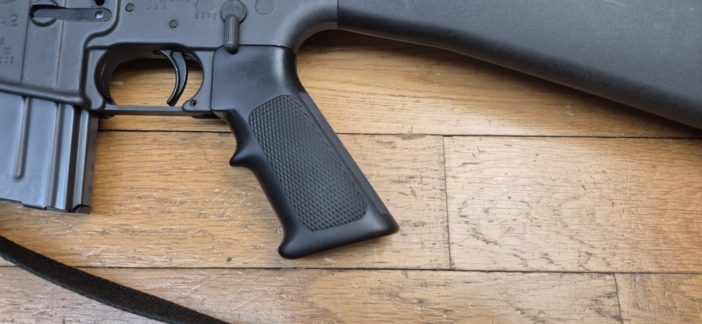 Très belle carabine Colt AR15 A2 Modèle Sporter II - Calibre 222 rem. - Fabrication 100% Colt vers 1985 - Entre la M16 A1 et la M16 A2 dans l'arbre généalogique Colt - Excellente arme de stand de qualité pour les fans de la plateforme AR15 - TBE++ – Image 4