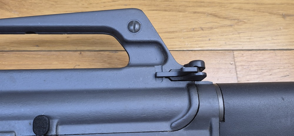 Très belle carabine Colt AR15 A2 Modèle Sporter II - Calibre 222 rem. - Fabrication 100% Colt vers 1985 - Entre la M16 A1 et la M16 A2 dans l'arbre généalogique Colt - Excellente arme de stand de qualité pour les fans de la plateforme AR15 - TBE++ – Image 10