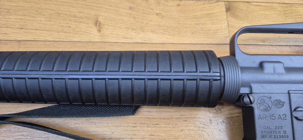 Très belle carabine Colt AR15 A2 Modèle Sporter II - Calibre 222 rem. - Fabrication 100% Colt vers 1985 - Entre la M16 A1 et la M16 A2 dans l'arbre généalogique Colt - Excellente arme de stand de qualité pour les fans de la plateforme AR15 - TBE++ – Image 12