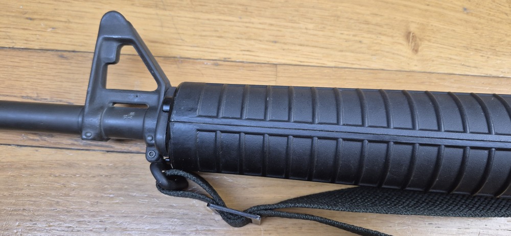 Très belle carabine Colt AR15 A2 Modèle Sporter II - Calibre 222 rem. - Fabrication 100% Colt vers 1985 - Entre la M16 A1 et la M16 A2 dans l'arbre généalogique Colt - Excellente arme de stand de qualité pour les fans de la plateforme AR15 - TBE++ – Image 13