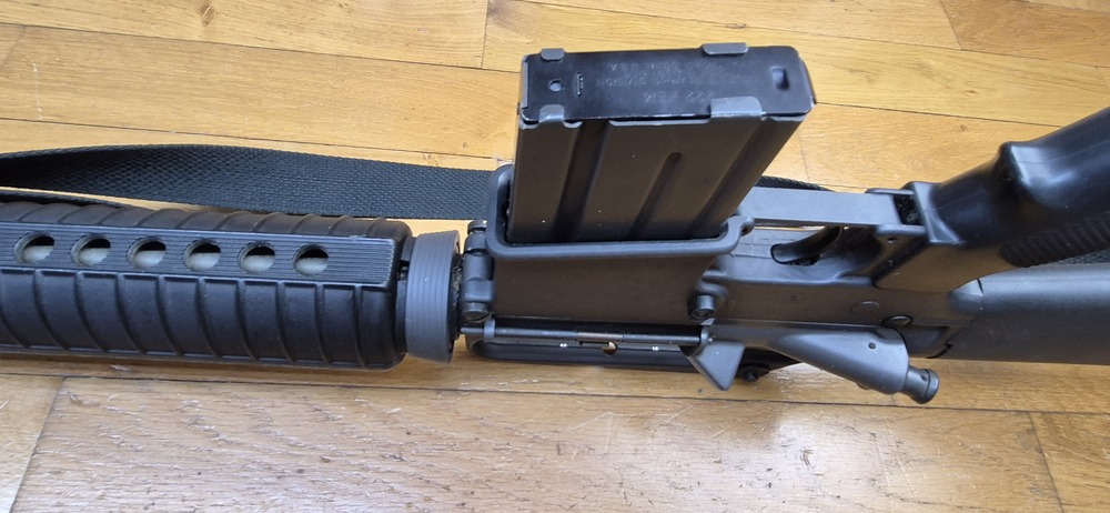 Très belle carabine Colt AR15 A2 Modèle Sporter II - Calibre 222 rem. - Fabrication 100% Colt vers 1985 - Entre la M16 A1 et la M16 A2 dans l'arbre généalogique Colt - Excellente arme de stand de qualité pour les fans de la plateforme AR15 - TBE++ – Image 20