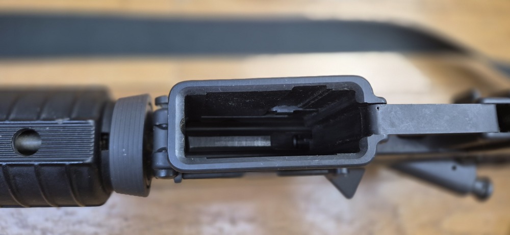 Très belle carabine Colt AR15 A2 Modèle Sporter II - Calibre 222 rem. - Fabrication 100% Colt vers 1985 - Entre la M16 A1 et la M16 A2 dans l'arbre généalogique Colt - Excellente arme de stand de qualité pour les fans de la plateforme AR15 - TBE++ – Image 21