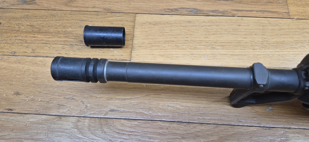 Très belle carabine Colt AR15 A2 Modèle Sporter II - Calibre 222 rem. - Fabrication 100% Colt vers 1985 - Entre la M16 A1 et la M16 A2 dans l'arbre généalogique Colt - Excellente arme de stand de qualité pour les fans de la plateforme AR15 - TBE++ – Image 25