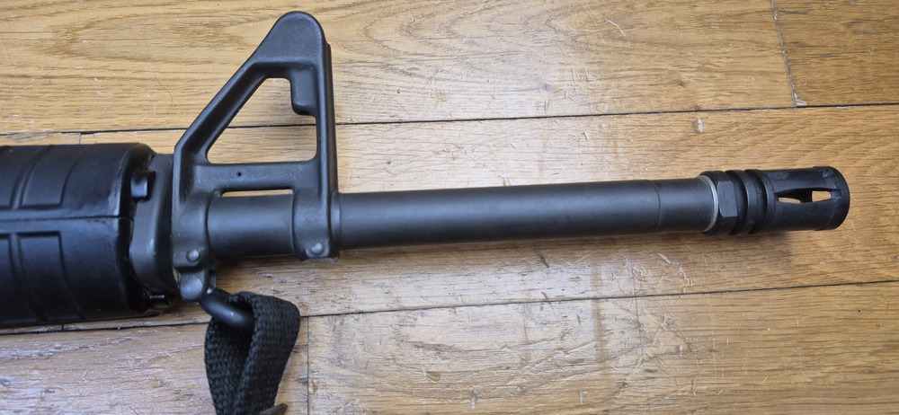 Très belle carabine Colt AR15 A2 Modèle Sporter II - Calibre 222 rem. - Fabrication 100% Colt vers 1985 - Entre la M16 A1 et la M16 A2 dans l'arbre généalogique Colt - Excellente arme de stand de qualité pour les fans de la plateforme AR15 - TBE++ – Image 41