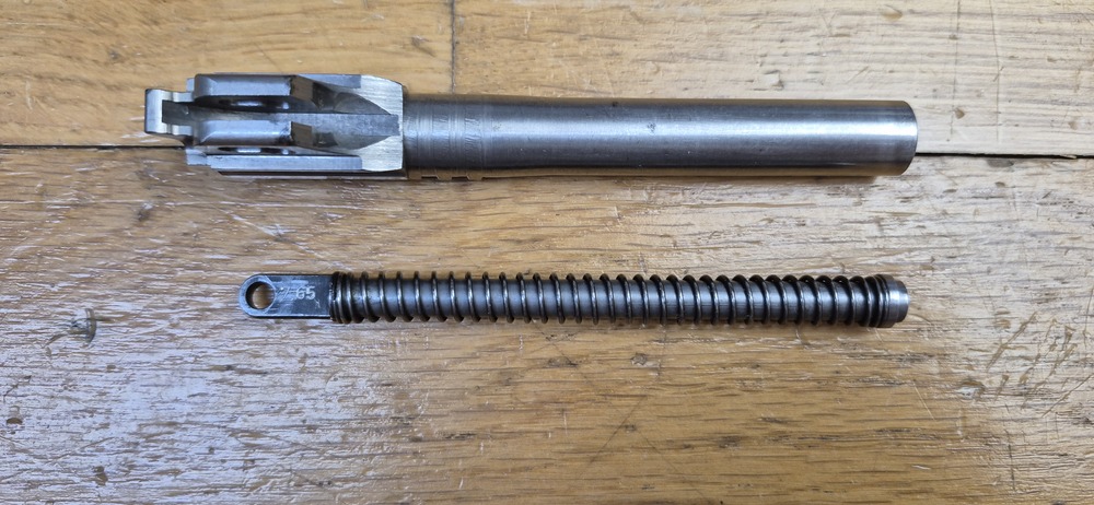 Exceptionnelle conversion pour Pistolet SIG P210 - Cal. 7,65 Parabellum - Canon + Ressort récupérateur en 7.65 para - Chargeur idoine - Ressort d'origine SIG - 100% SIG - Pour P210 / P210-2,3,4,6... - Complet et état neuf - Très très rare en 7.65 Para - TBE++ – Image 4