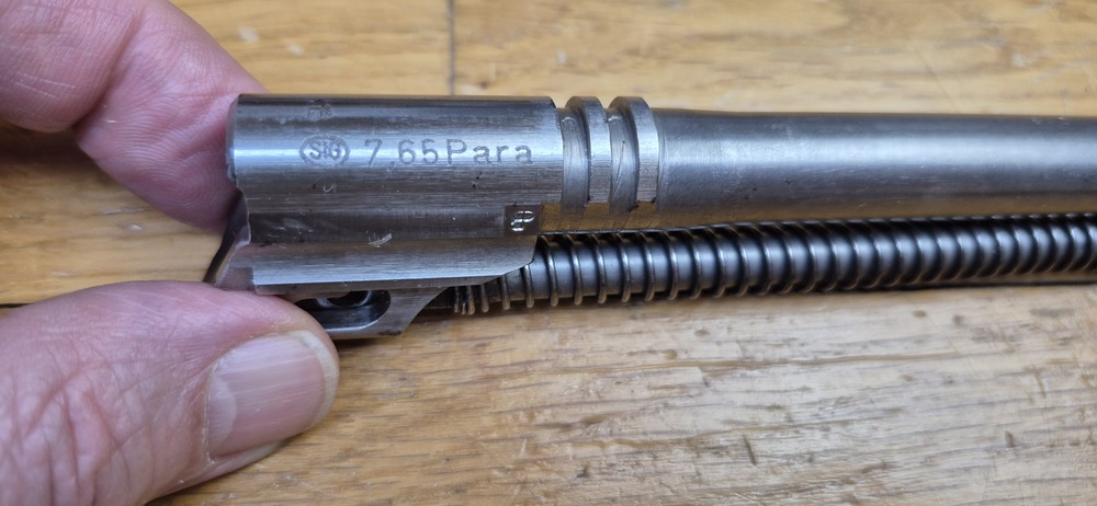 Exceptionnelle conversion pour Pistolet SIG P210 - Cal. 7,65 Parabellum - Canon + Ressort récupérateur en 7.65 para - Chargeur idoine - Ressort d'origine SIG - 100% SIG - Pour P210 / P210-2,3,4,6... - Complet et état neuf - Très très rare en 7.65 Para - TBE++ – Image 6