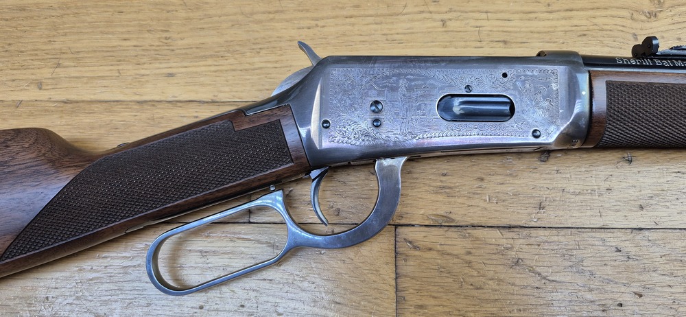 Très belle Winchester commémorative « Shérif Bat Masterson » – Carabine de selle modèle 1894 – Arme de 1979 – 8.000 exemplaires seulement – Cal. 30-30 Win – RARE Boite d'origine en BE+ - Arme à l'état de quasi neuf - TBE+++ – Image 5
