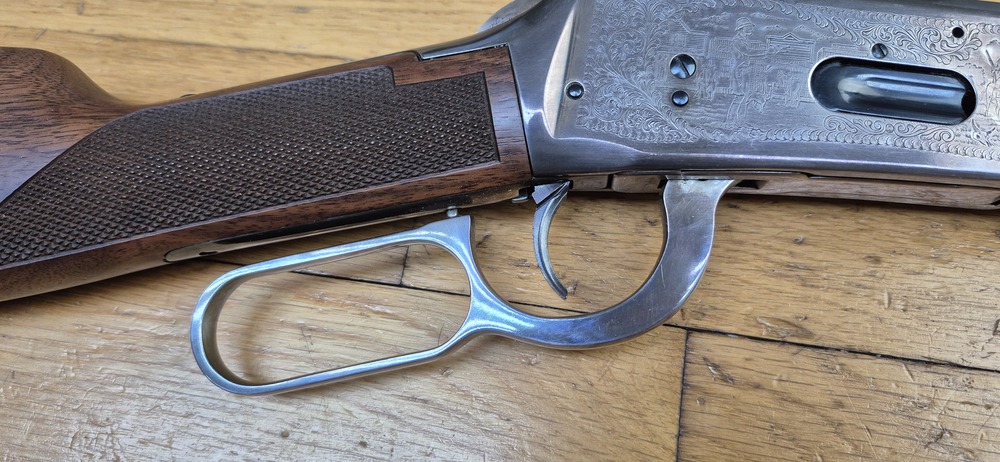 Très belle Winchester commémorative « Shérif Bat Masterson » – Carabine de selle modèle 1894 – Arme de 1979 – 8.000 exemplaires seulement – Cal. 30-30 Win – RARE Boite d'origine en BE+ - Arme à l'état de quasi neuf - TBE+++ – Image 6