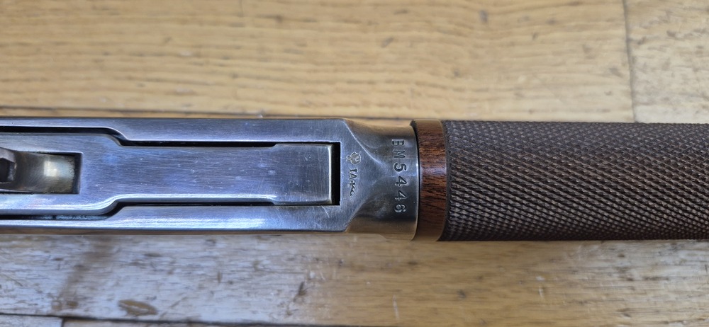 Très belle Winchester commémorative « Shérif Bat Masterson » – Carabine de selle modèle 1894 – Arme de 1979 – 8.000 exemplaires seulement – Cal. 30-30 Win – RARE Boite d'origine en BE+ - Arme à l'état de quasi neuf - TBE+++ – Image 15