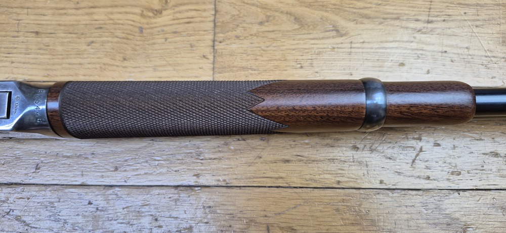 Très belle Winchester commémorative « Shérif Bat Masterson » – Carabine de selle modèle 1894 – Arme de 1979 – 8.000 exemplaires seulement – Cal. 30-30 Win – RARE Boite d'origine en BE+ - Arme à l'état de quasi neuf - TBE+++ – Image 16