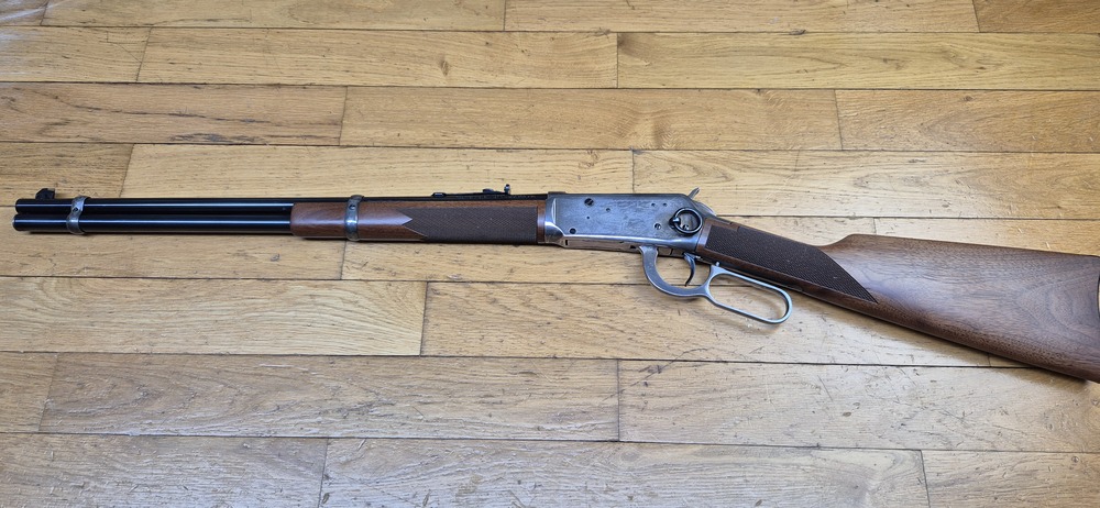 Très belle Winchester commémorative « Shérif Bat Masterson » – Carabine de selle modèle 1894 – Arme de 1979 – 8.000 exemplaires seulement – Cal. 30-30 Win – RARE Boite d'origine en BE+ - Arme à l'état de quasi neuf - TBE+++ – Image 26
