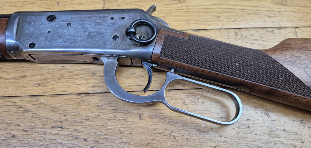 Très belle Winchester commémorative « Shérif Bat Masterson » – Carabine de selle modèle 1894 – Arme de 1979 – 8.000 exemplaires seulement – Cal. 30-30 Win – RARE Boite d'origine en BE+ - Arme à l'état de quasi neuf - TBE+++ – Image 28
